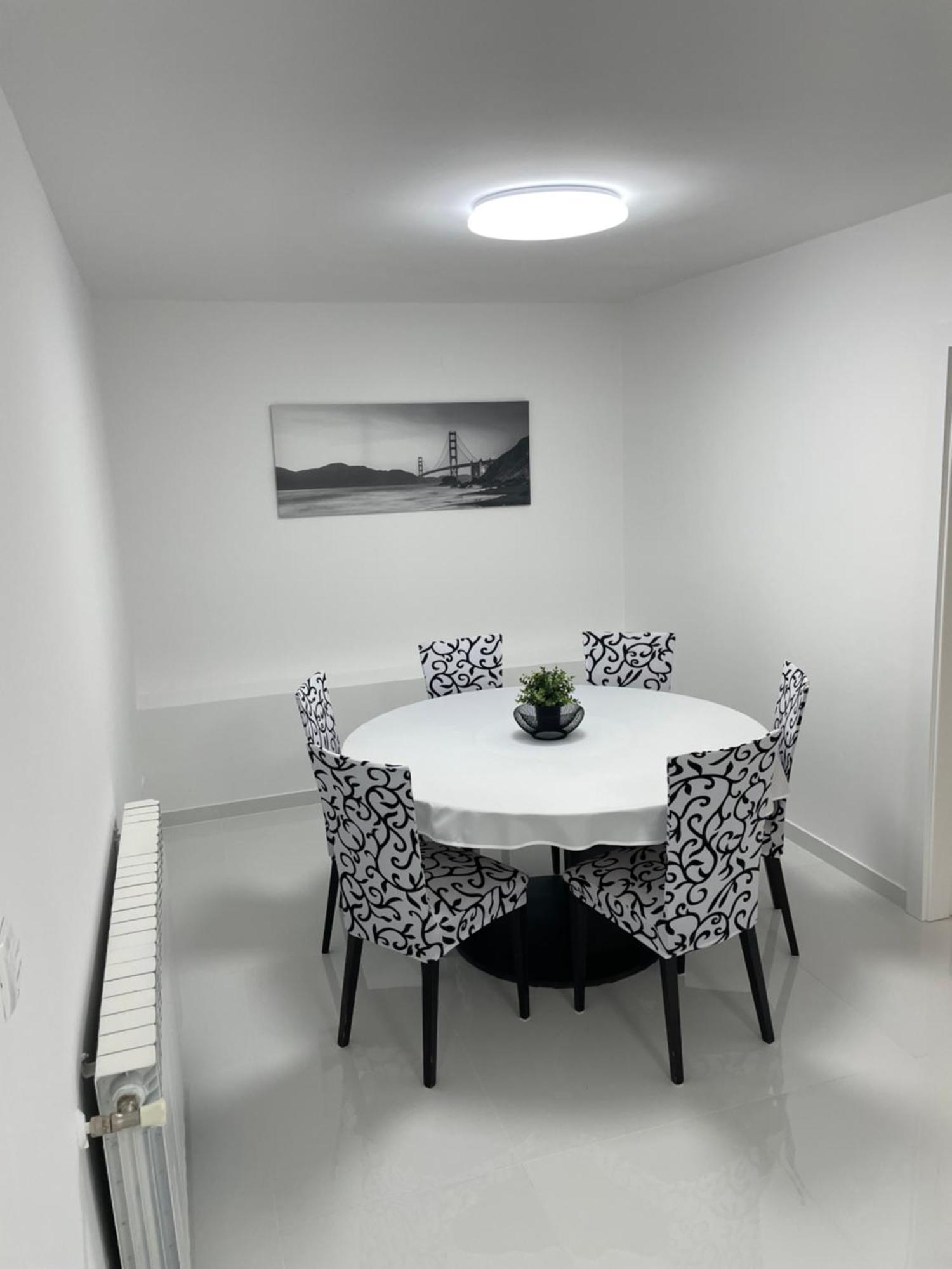 Apartment White Zagreb - Private Parking&Garage Екстериор снимка